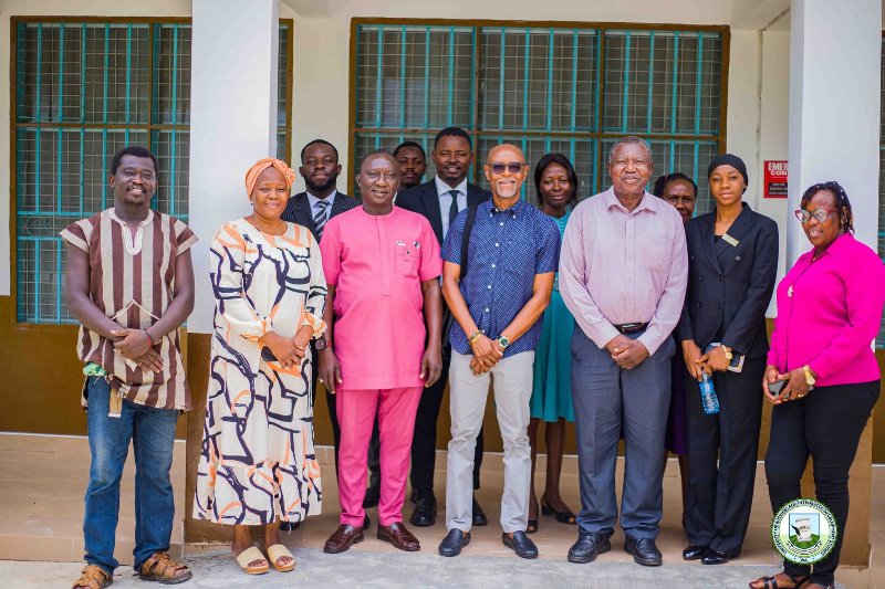 UBIDS law school gets 1,000 books as pioneer programme battles resource gap 42 Group picture after donation of books by Lawyer Kizito Beyuo