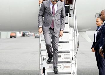 Who receives African Presidents when they land in America?