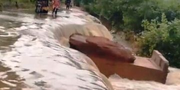 Flooding cuts off 15,000 in Sawla-Tuna-Kalba District as Kunfusi Dam collapses 1 Flooding cuts off 15,000 in Sawla-Tuna-Kalba District as Kunfusi Dam collapses