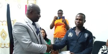 Loading boy rewarded for returning €3,000 and GH¢1,000 found in Accra-Koforidua vehicle