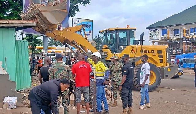 Suame Interchange: KMA moves to clear Abrepo junction right-of-way 41 Suame Interchange: KMA moves to clear Abrepo junction right-of-way