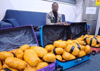 Loading boys expose man carrying 91 parcels of suspected Indian hemp at Circle